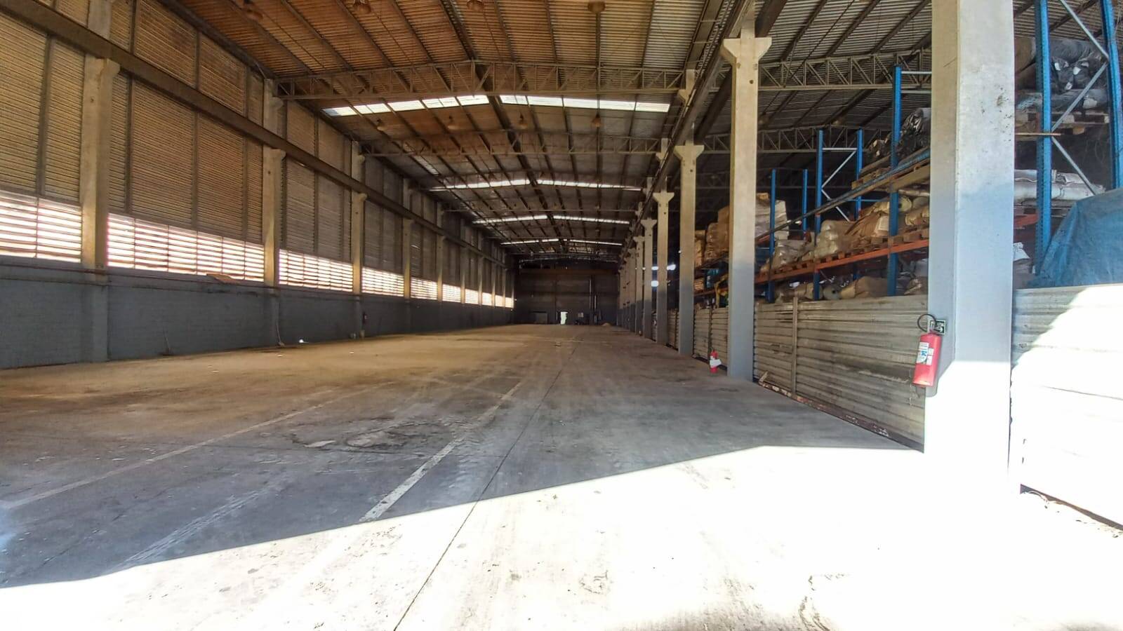 Depósito-Galpão, 2300 m² - Foto 2