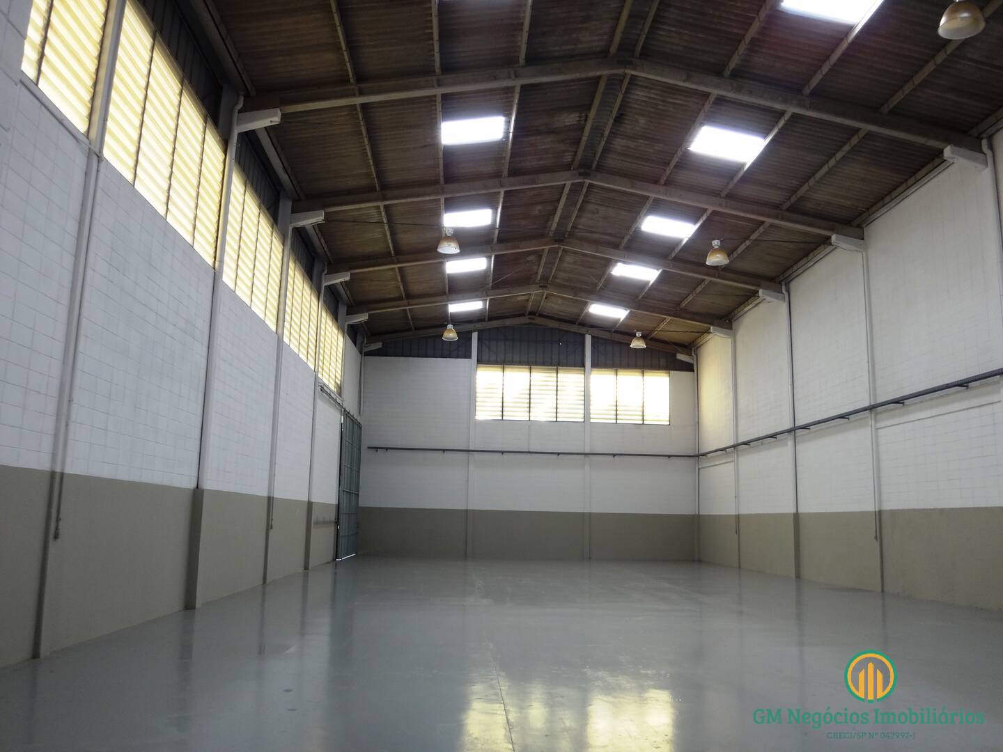 Depósito-Galpão-Armazém para alugar, 675m² - Foto 1
