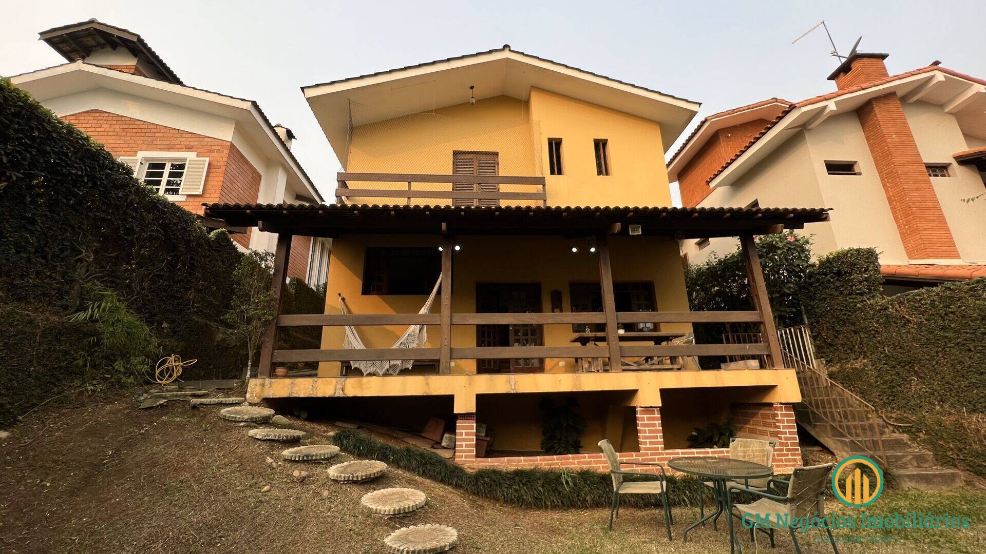 Casa de Condomínio para alugar com 3 quartos, 324m² - Foto 2