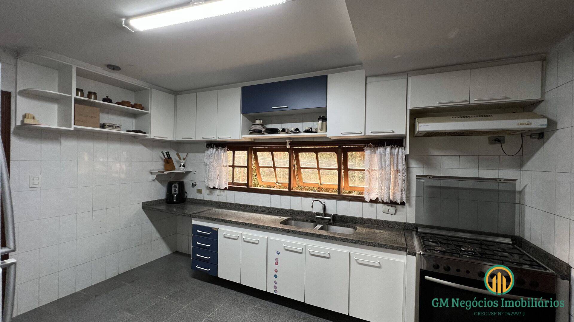 Casa de Condomínio para alugar com 3 quartos, 324m² - Foto 8