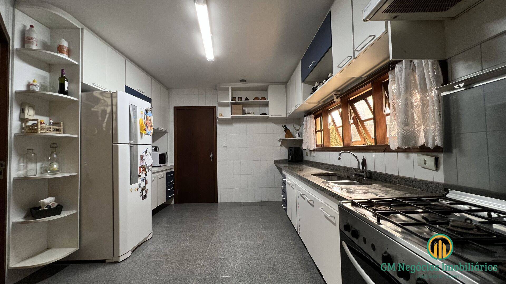 Casa de Condomínio para alugar com 3 quartos, 324m² - Foto 21