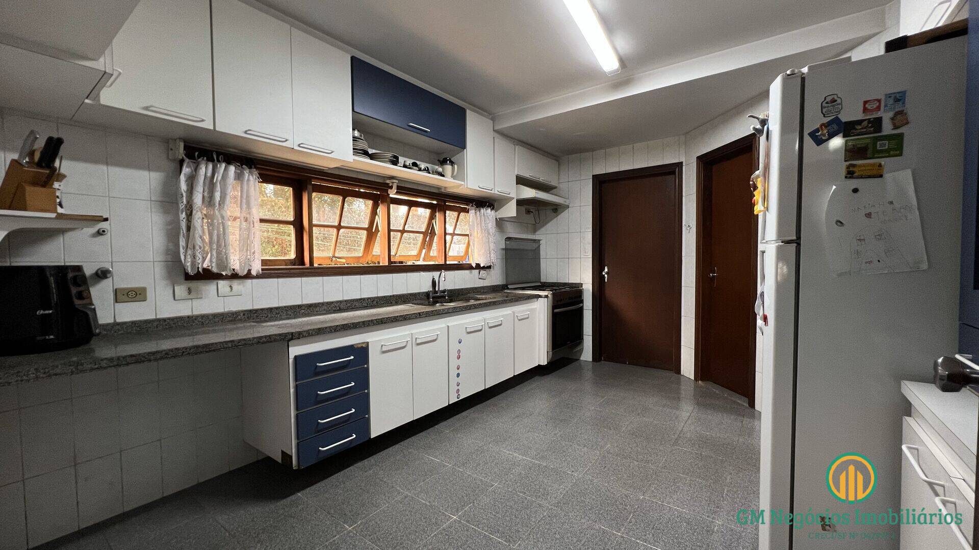 Casa de Condomínio para alugar com 3 quartos, 324m² - Foto 30